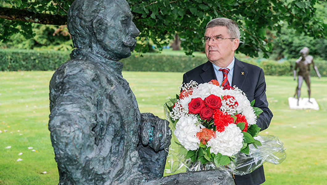 Le président Bach commémore l’anniversaire de la mort de Pierre de Coubertin (CIO Lausanne, 2015)