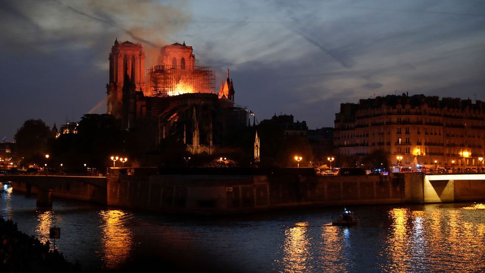 Notre-Dame: les réactions d’effroi et de solidarité affluent du monde entier | L’Express