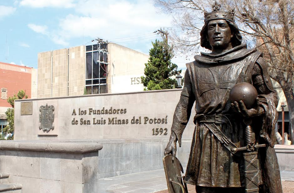 San Luis Rey ya tiene estatua en Plaza Fundadores (San Luis Potosí, 2012)