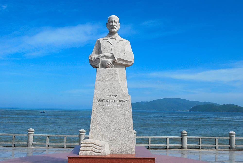 Une statue d’Alexandre Yersin à Nha Trang