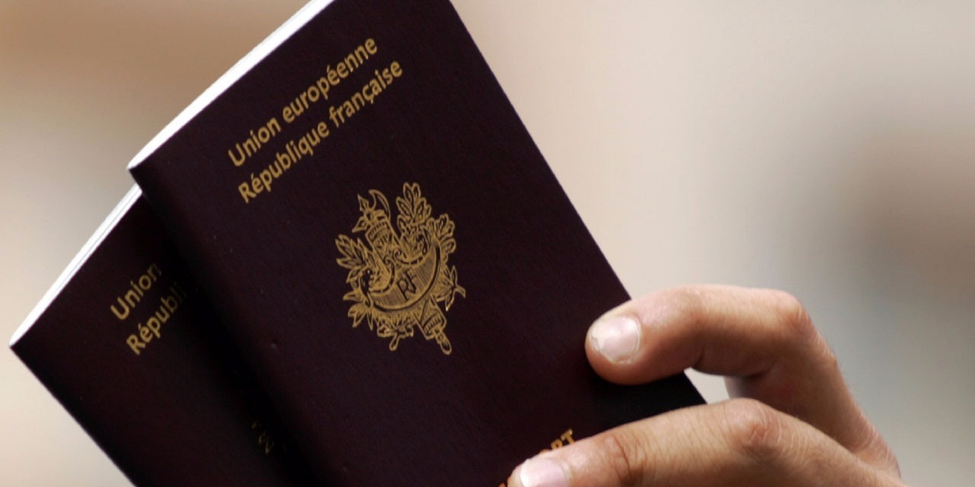 Pourquoi le passeport français est le plus puissant du monde | Europe 1