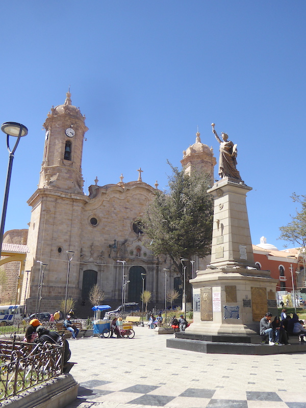 Estatua de la Libertad – Liberté – Plaza 10 de noviembre – Potosí | e-monument