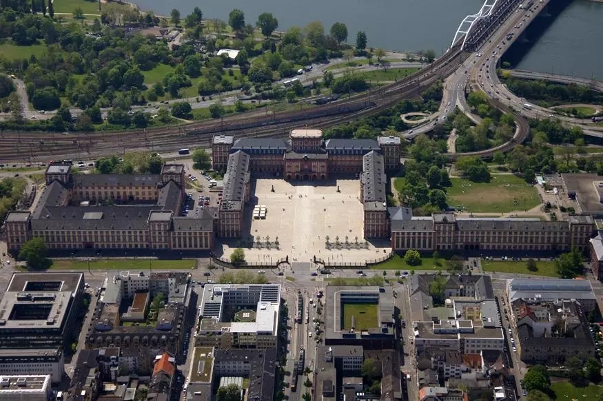 Barockschloss Mannheim  (traduit de l’allemand)