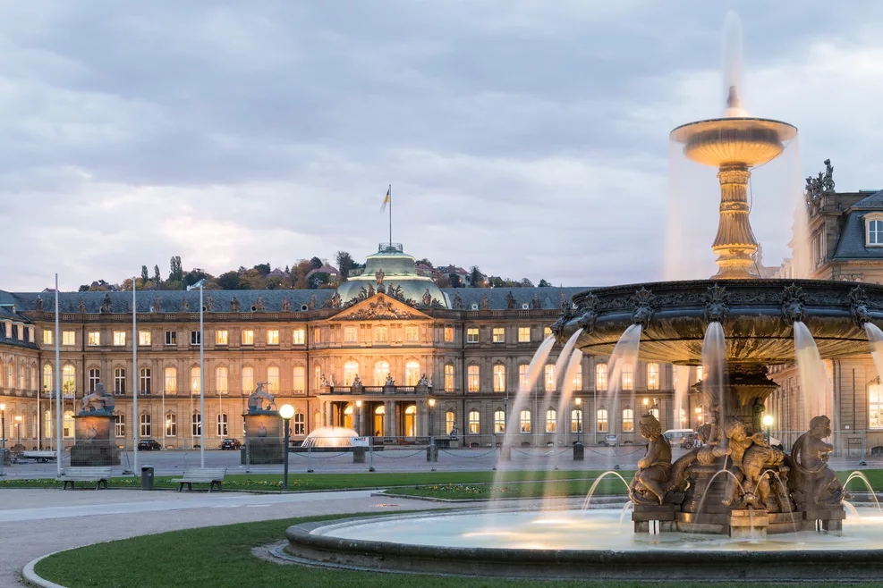 Neues Schloss Stuttgart (traduit de l’allemand)